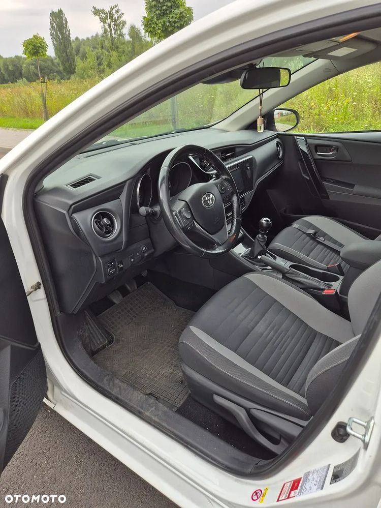 Toyota Auris 1.6 Premium - 5