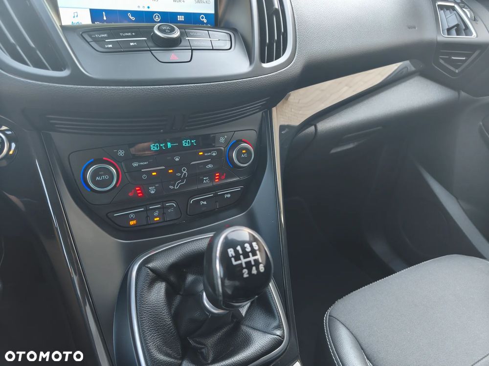 Ford Kuga 2.0 TDCi 4x4 Titanium - 28
