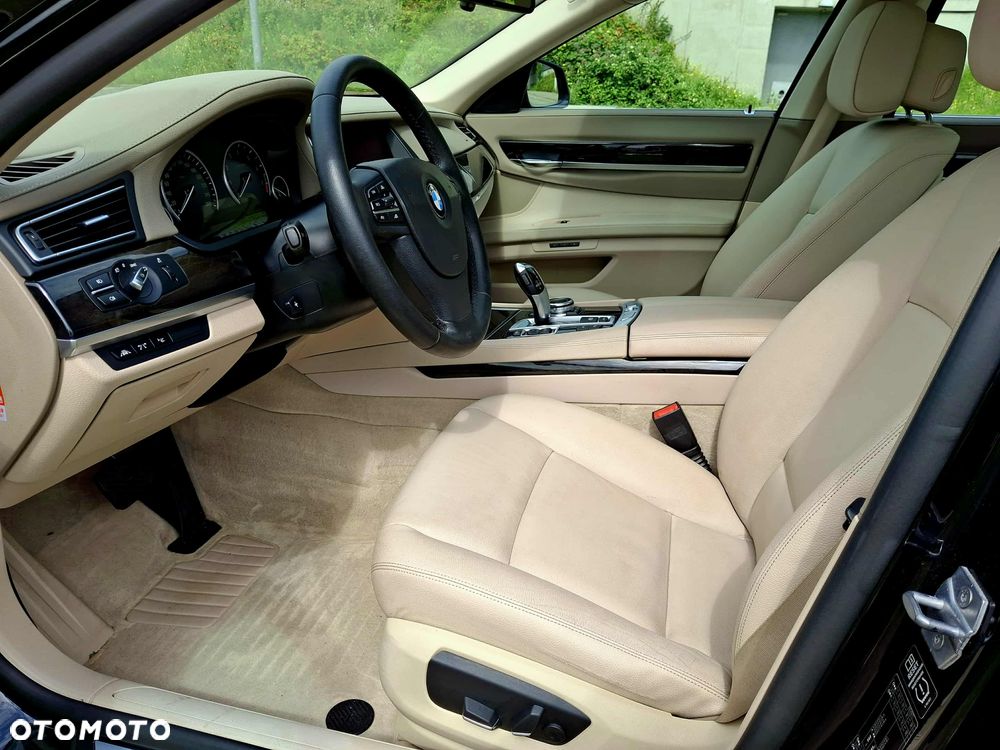 BMW Seria 7 740i Edition Exclusive - 17
