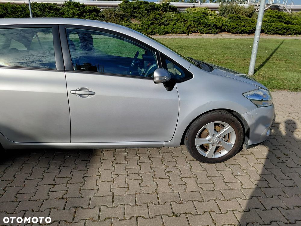Toyota Auris 2010 photo 5