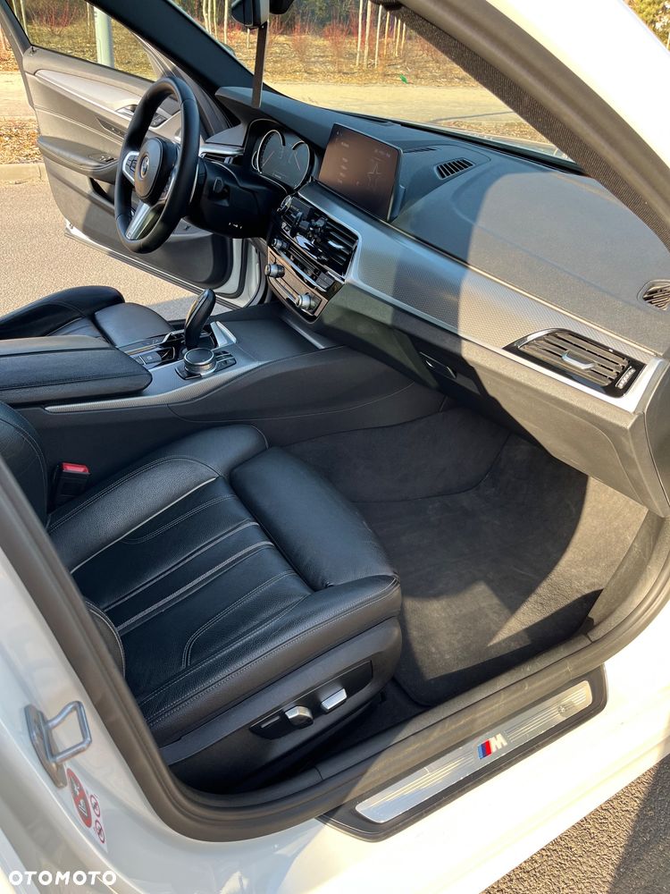 BMW Seria 5 520d M Sport - 9