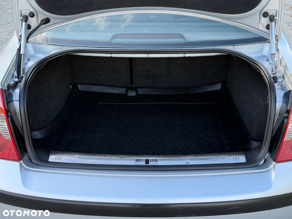 Volkswagen Passat 1.9 TDI Comfortline - 9
