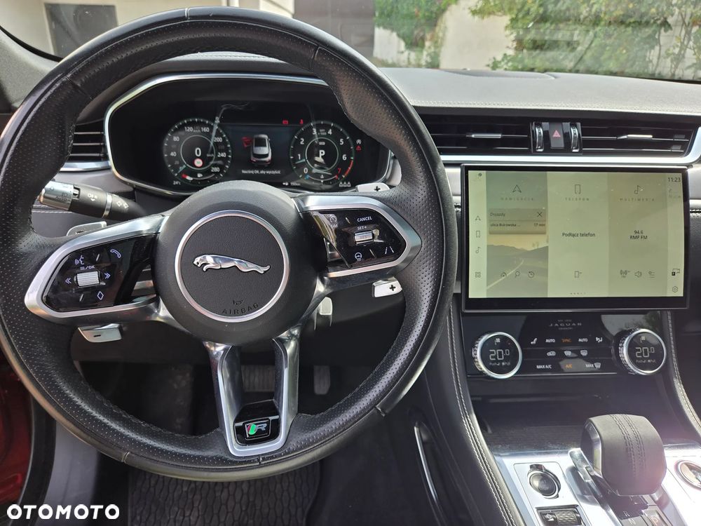Jaguar F-Pace P250 AWD R-Dynamic S - 26