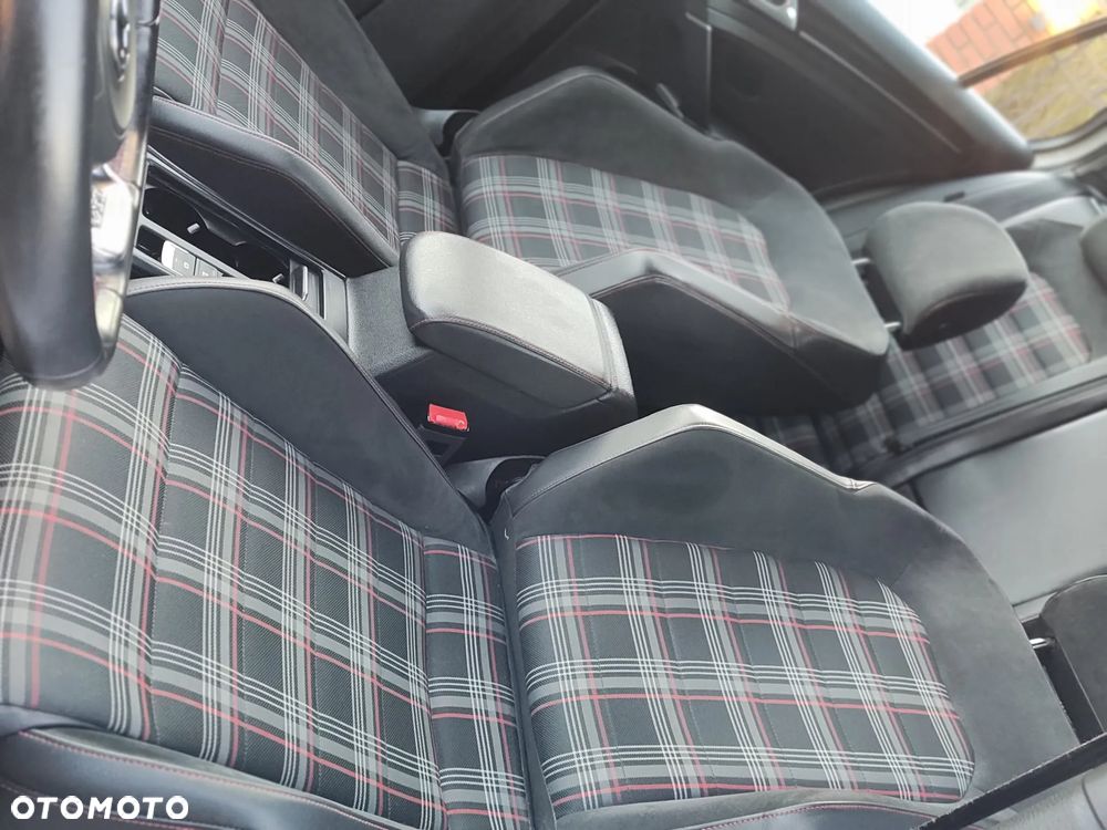 Volkswagen Golf 2.0 TSI BMT GTI Performance - 26