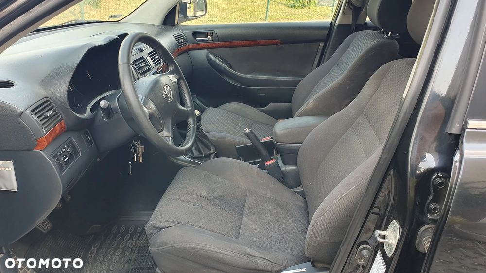 Toyota Avensis - 9