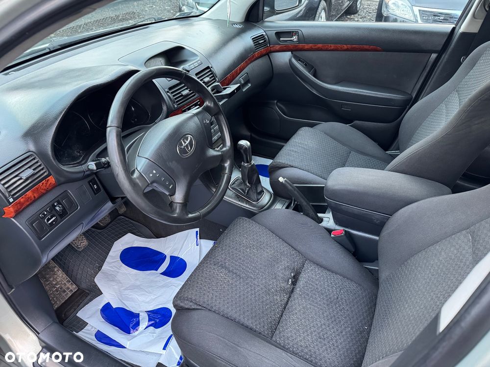 Toyota Avensis 1.8 VVT-i Sol - 10