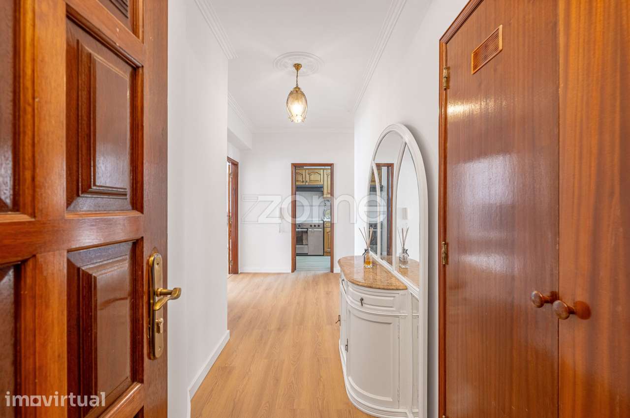 Apartamento T2 renovado - Grande imagem: 2/14