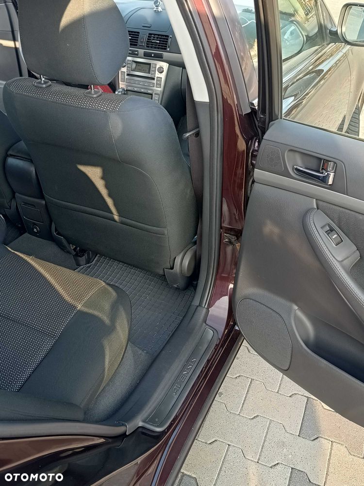 Toyota Avensis - 5