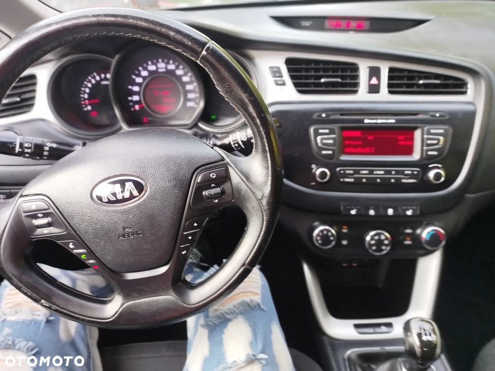 Kia Ceed - 11