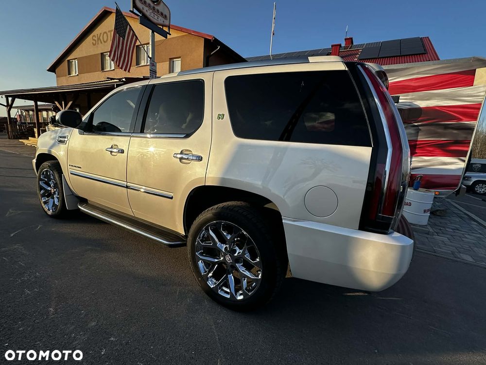 Cadillac Escalade - 5