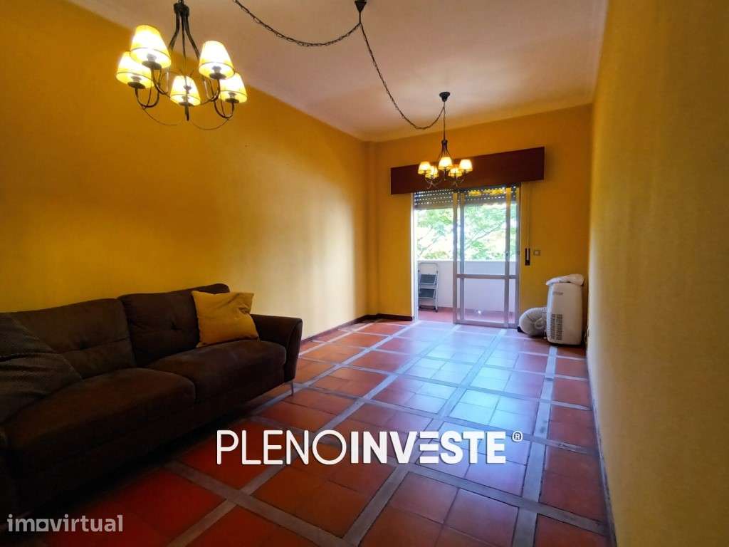 T2 com Excelente Potencial + Arrecadação de 40m2 em Corroios - Grande imagem: 2/24