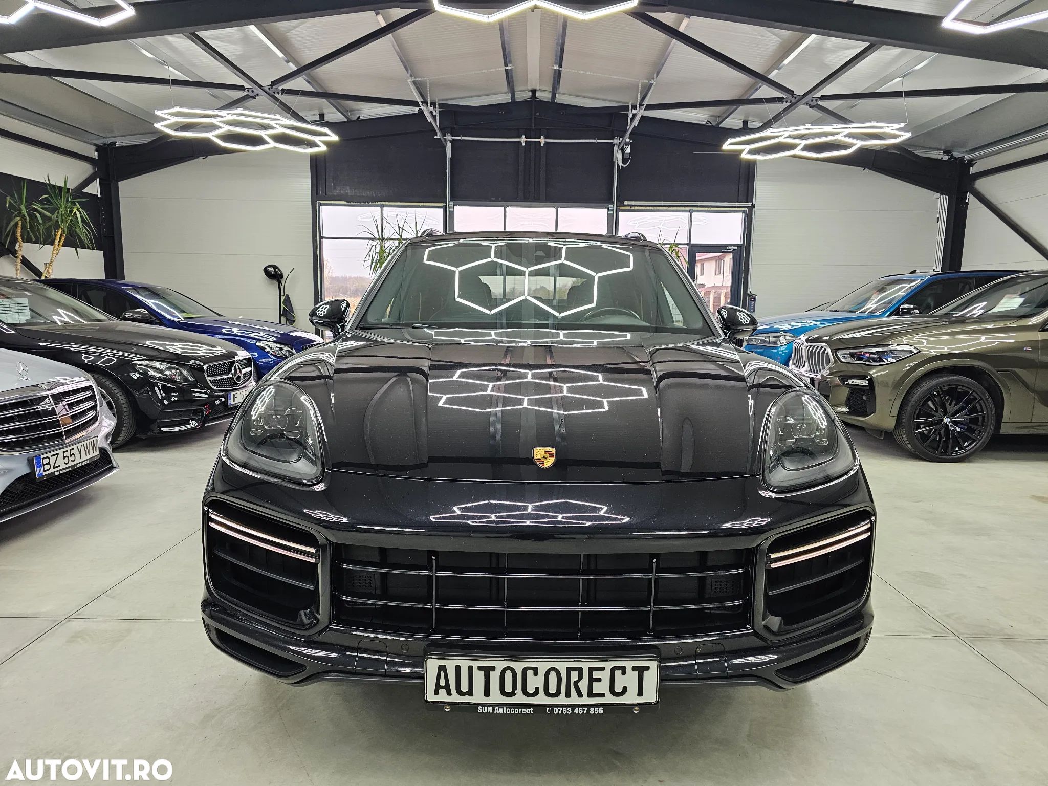Porsche Cayenne Turbo - 1