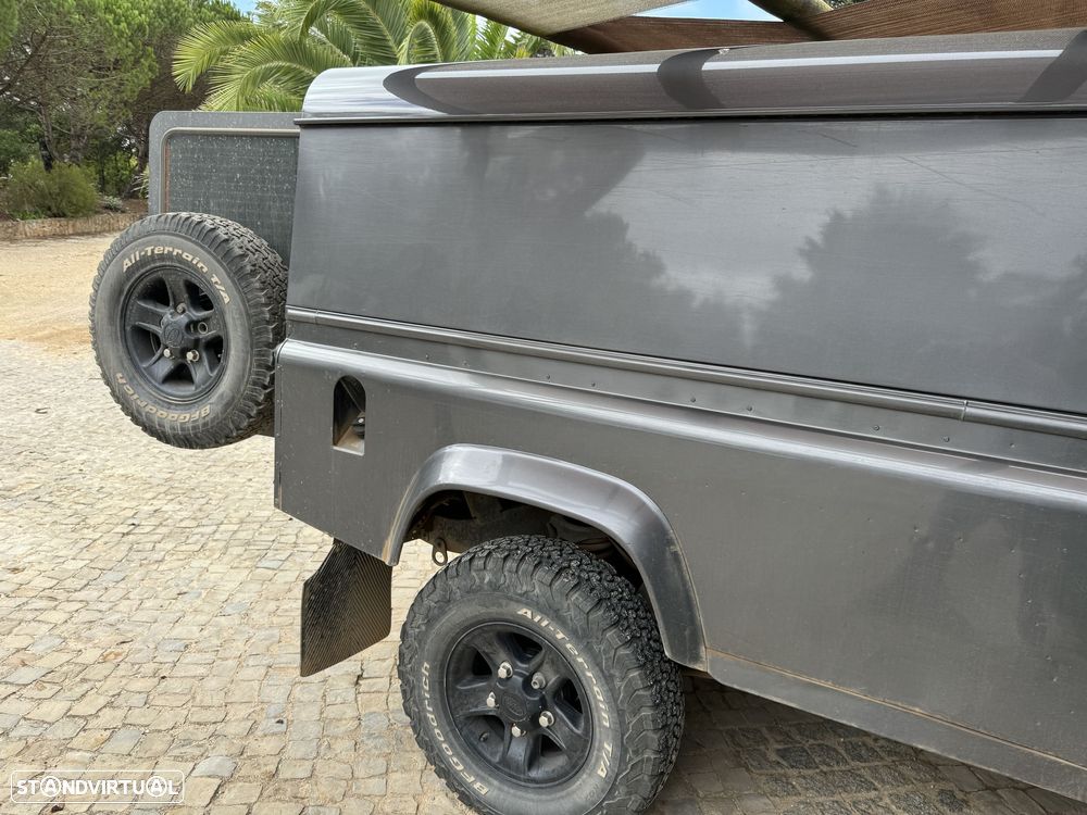 Land Rover Defender 110 - 13