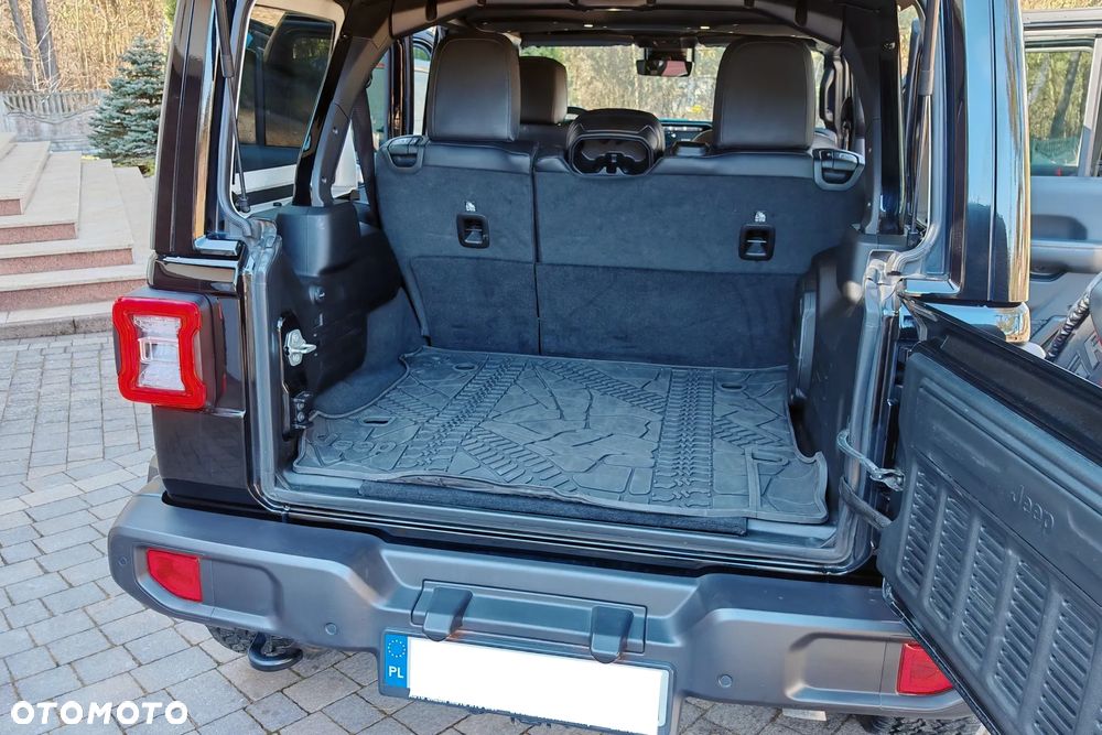 Jeep Wrangler Unlimited GME 2.0 Turbo Sahara - 12