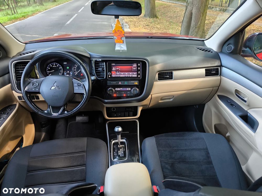 Mitsubishi Outlander - 11