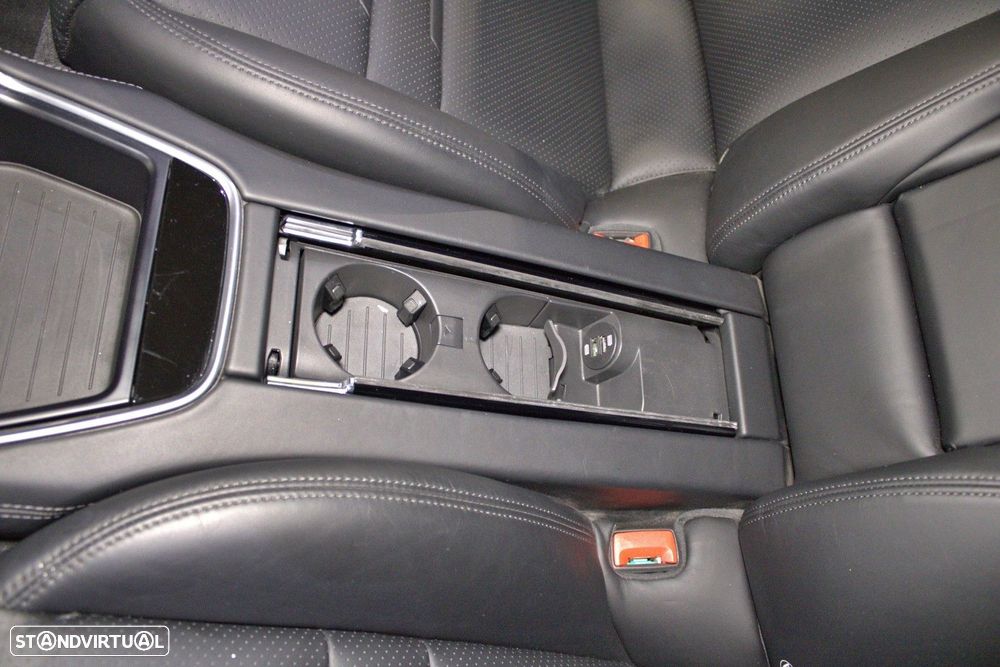 Porsche Panamera 4 E-Hybrid - 33