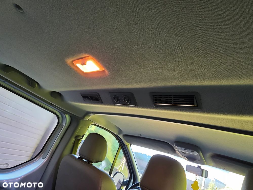 Opel Vivaro L2H1 2.9t - 12