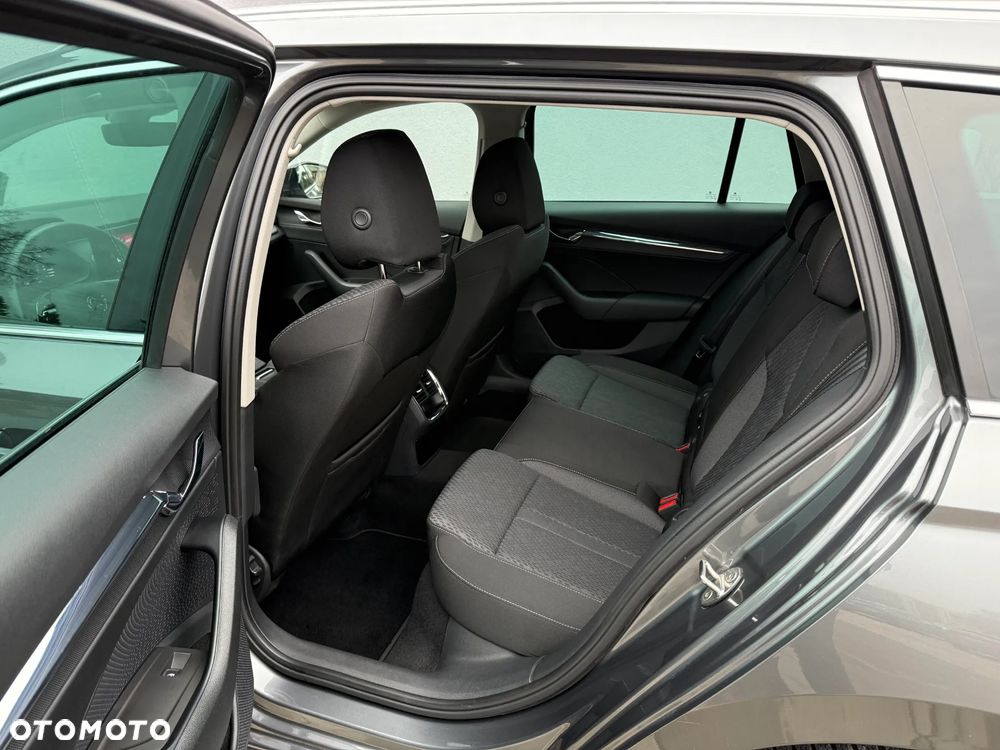 Skoda Octavia 2.0 TDI Style DSG - 10