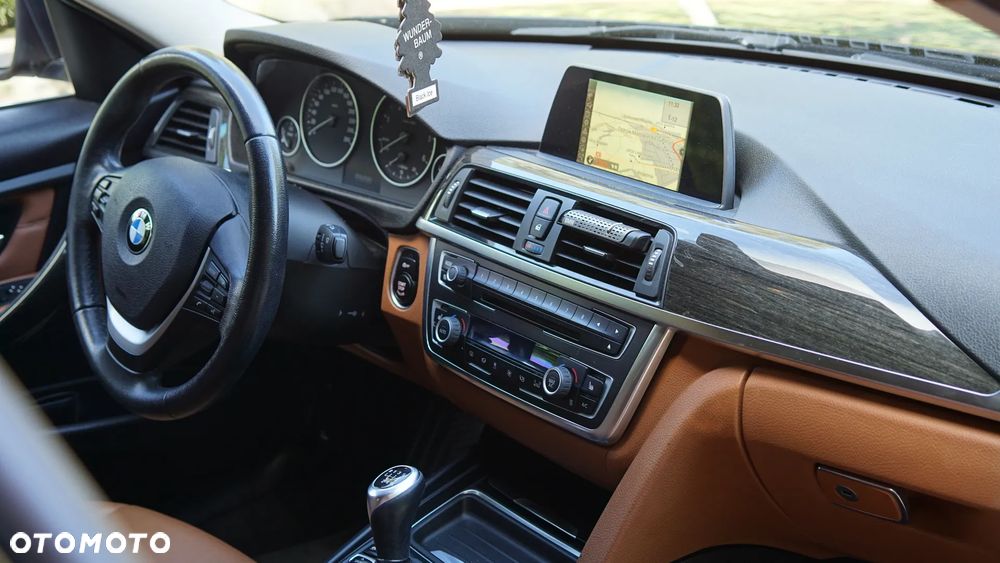 BMW Seria 3 320d Luxury Line - 28