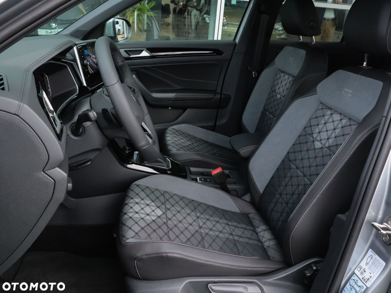 Volkswagen T-Roc - 10