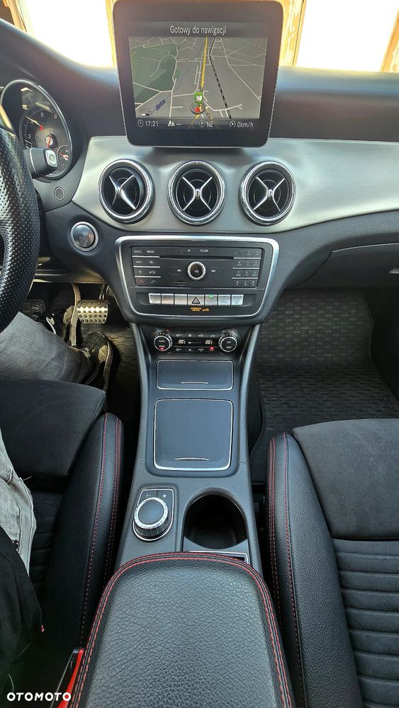 Mercedes-Benz CLA 200 7G-DCT AMG Line - 14