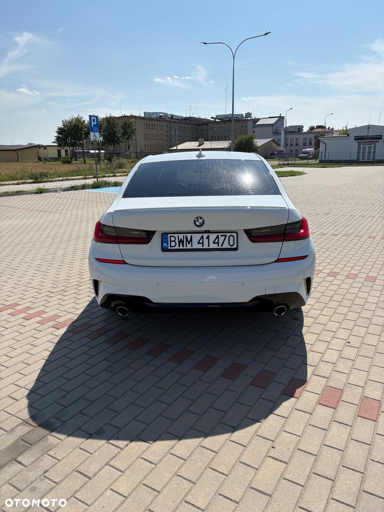 BMW Seria 3 330i M Sport - 4