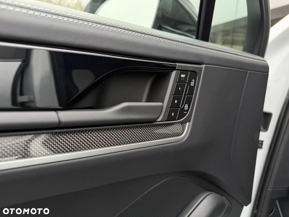 Porsche Cayenne - 23
