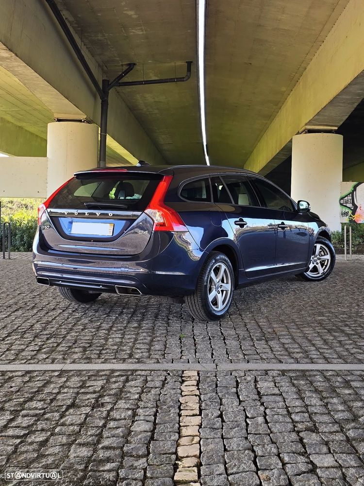 Volvo V60 2.0 D4 Kinetic - 3