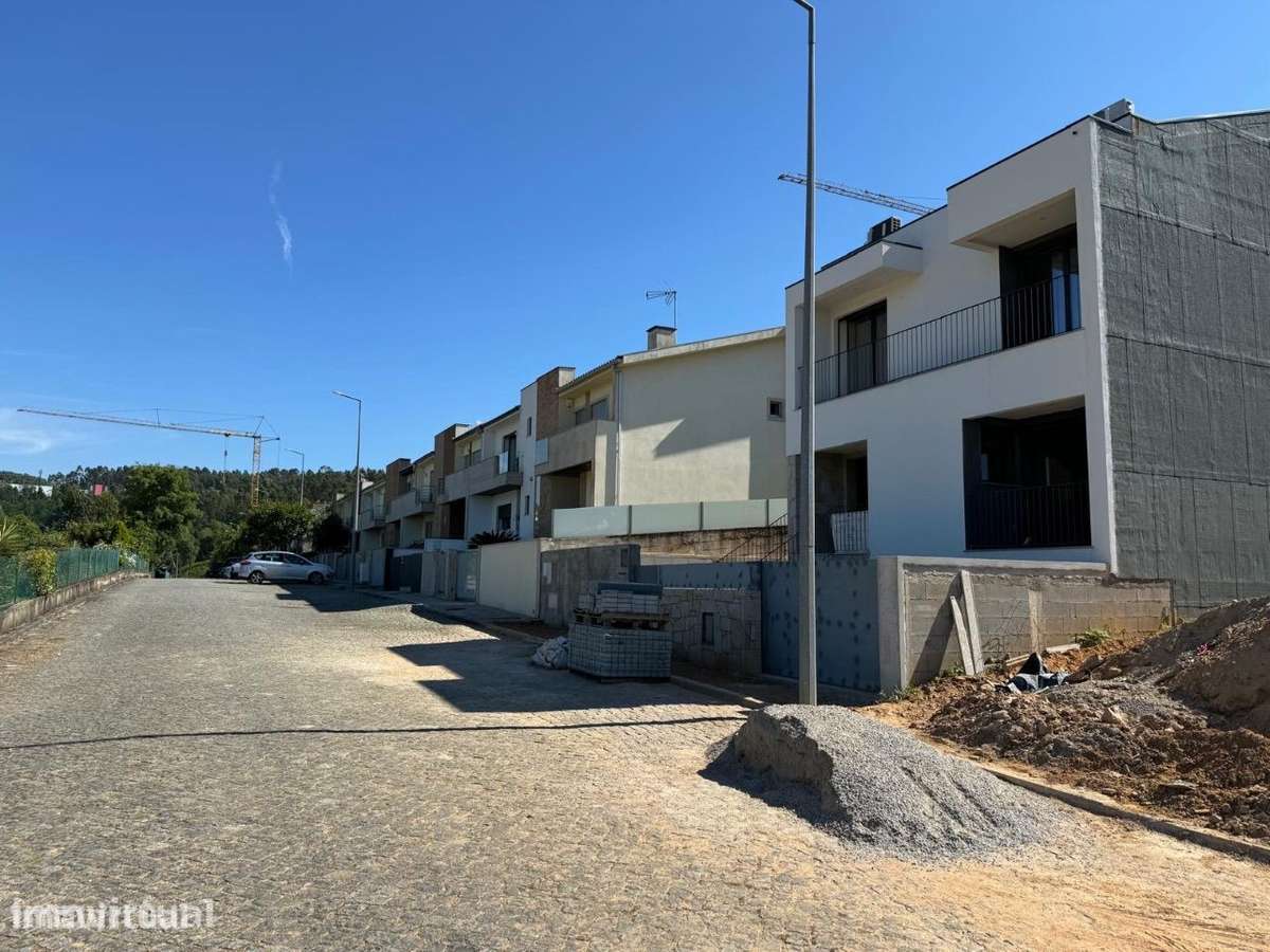 Terreno urbano com acesso e serviços - Grande imagem: 2/6