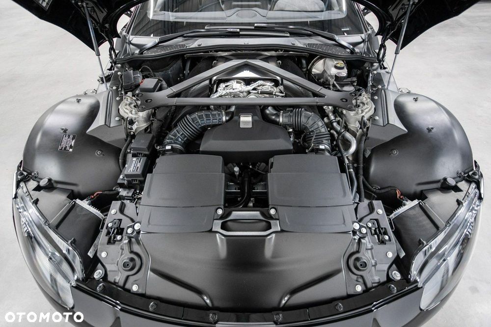 Aston Martin Vantage - 23
