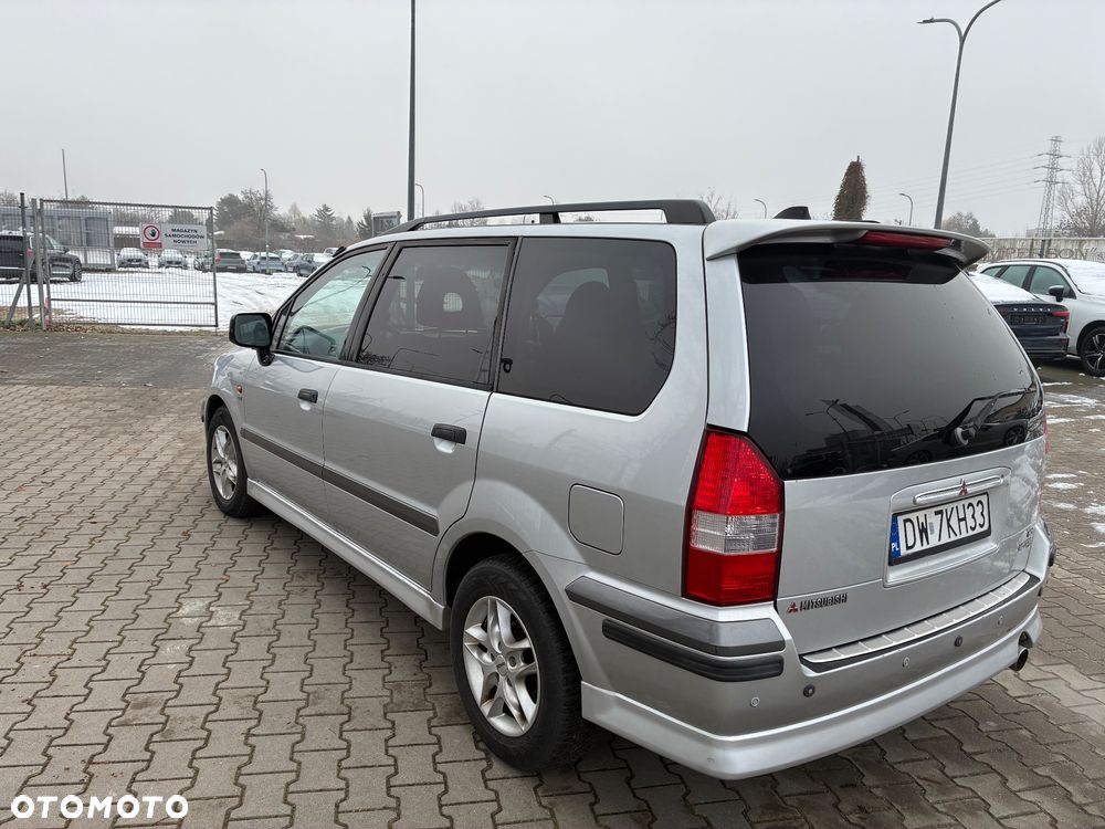 Mitsubishi Space Wagon - 21