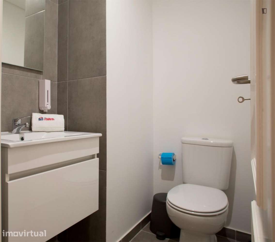 Quarto - localizado em São Sebastião Lisbon - Grande imagem: 3/9