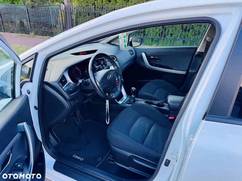 Kia Ceed 1.6 CRDi 136 ISG Dream Team Edition - 5