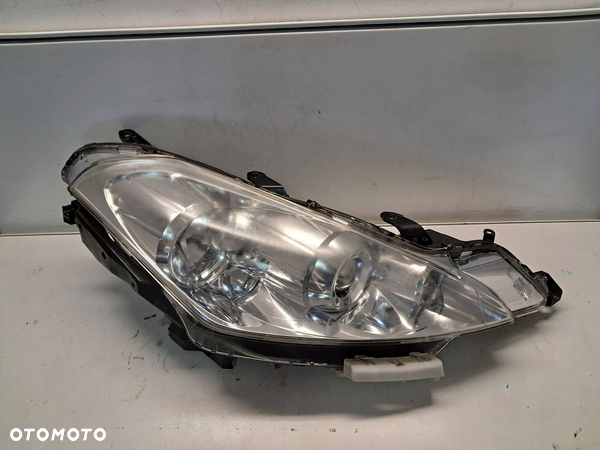 Peugeot 4007 PRAWA Lampa przednia - anglik