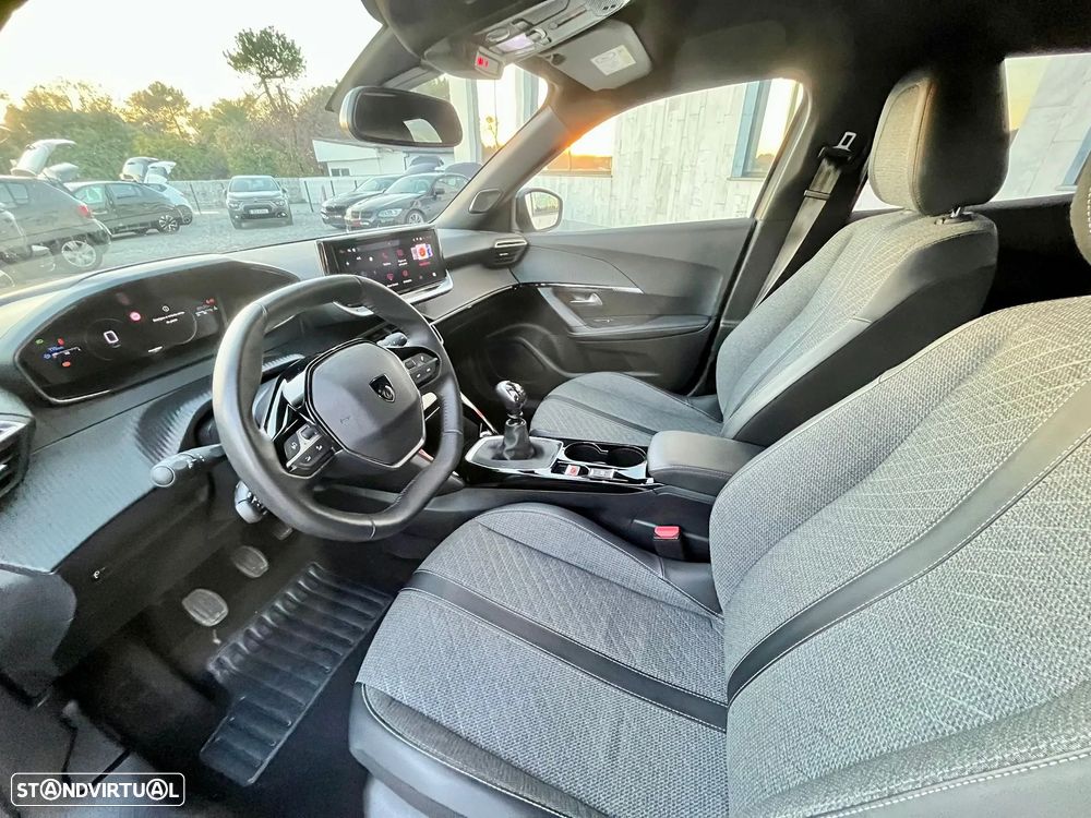 Peugeot 2008 1.2 PureTech Allure - 11