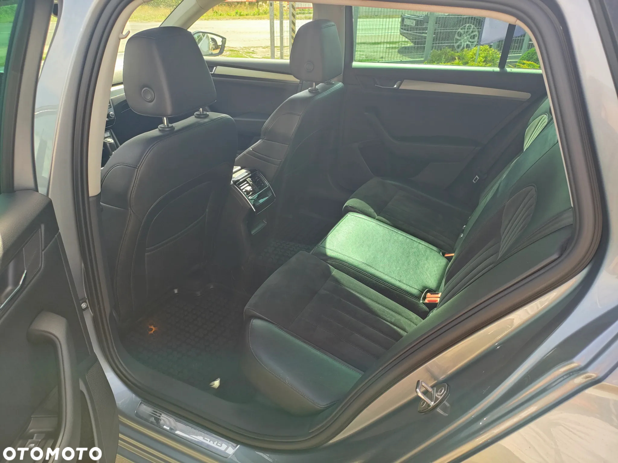 Skoda Superb 2.0 TDI DSG Premium Edition - 21