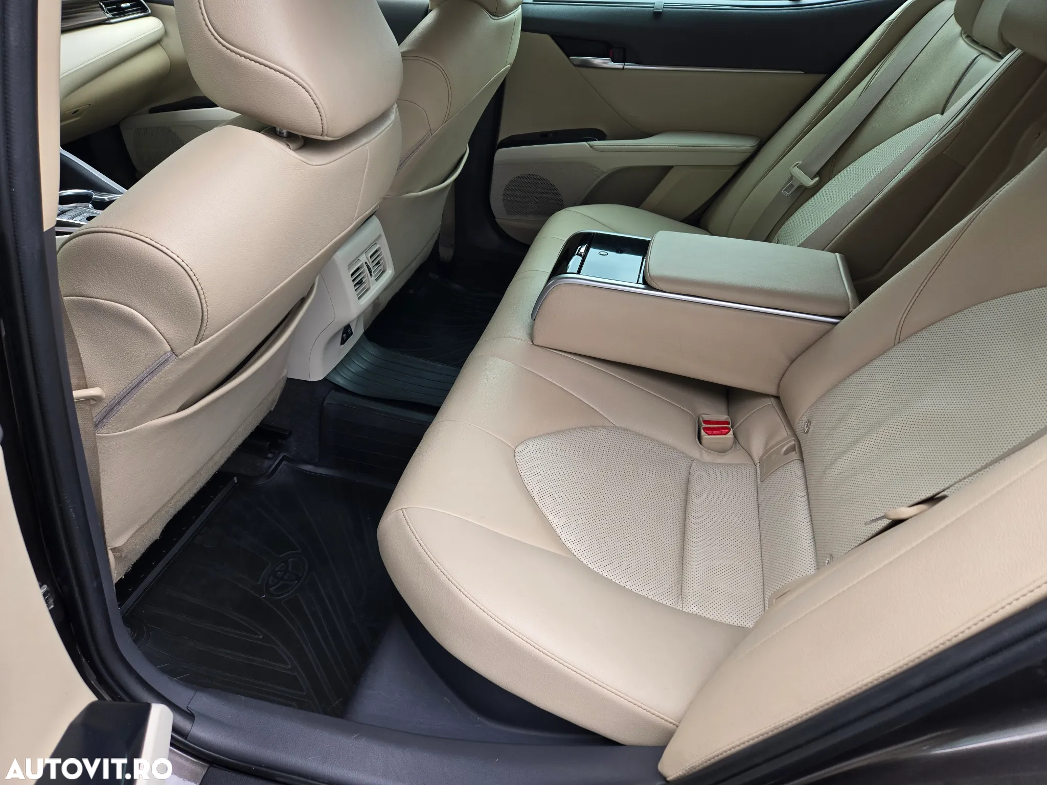 Toyota Camry 2.5 Hybrid Exclusive - 31