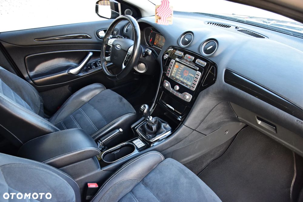 Ford Mondeo - 35