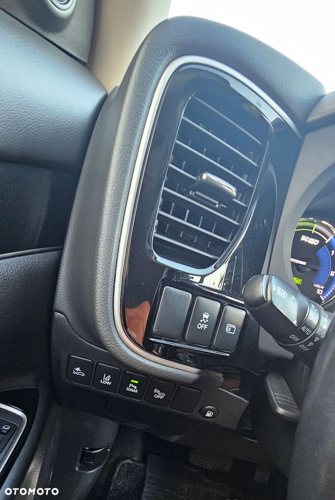 Mitsubishi Outlander - 11