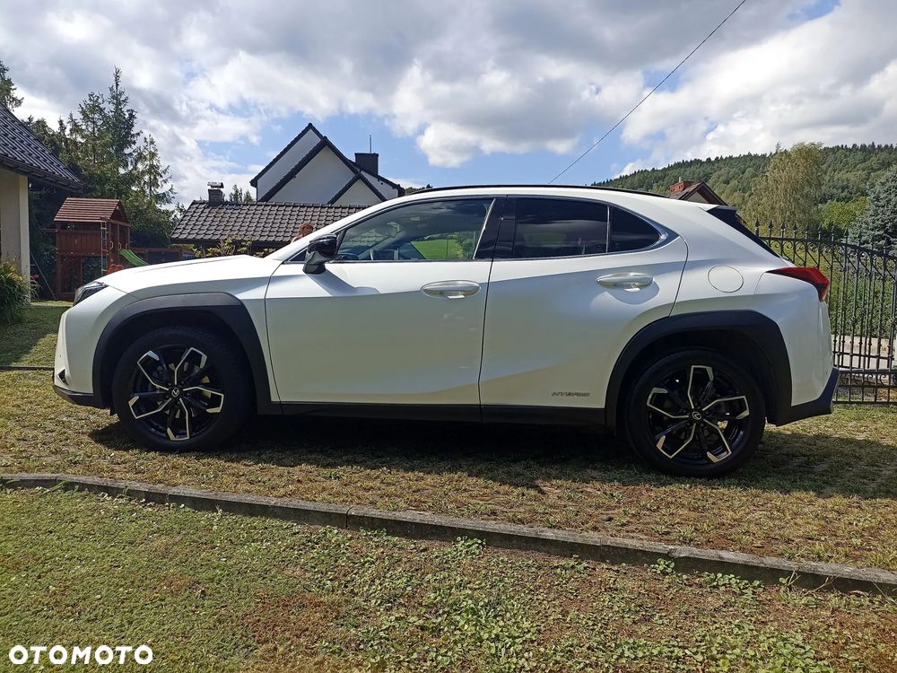 Lexus UX - 4