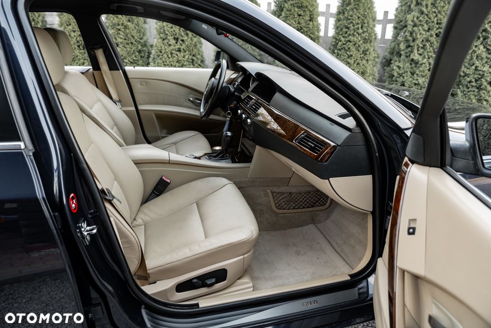 BMW Seria 5 530i - 22