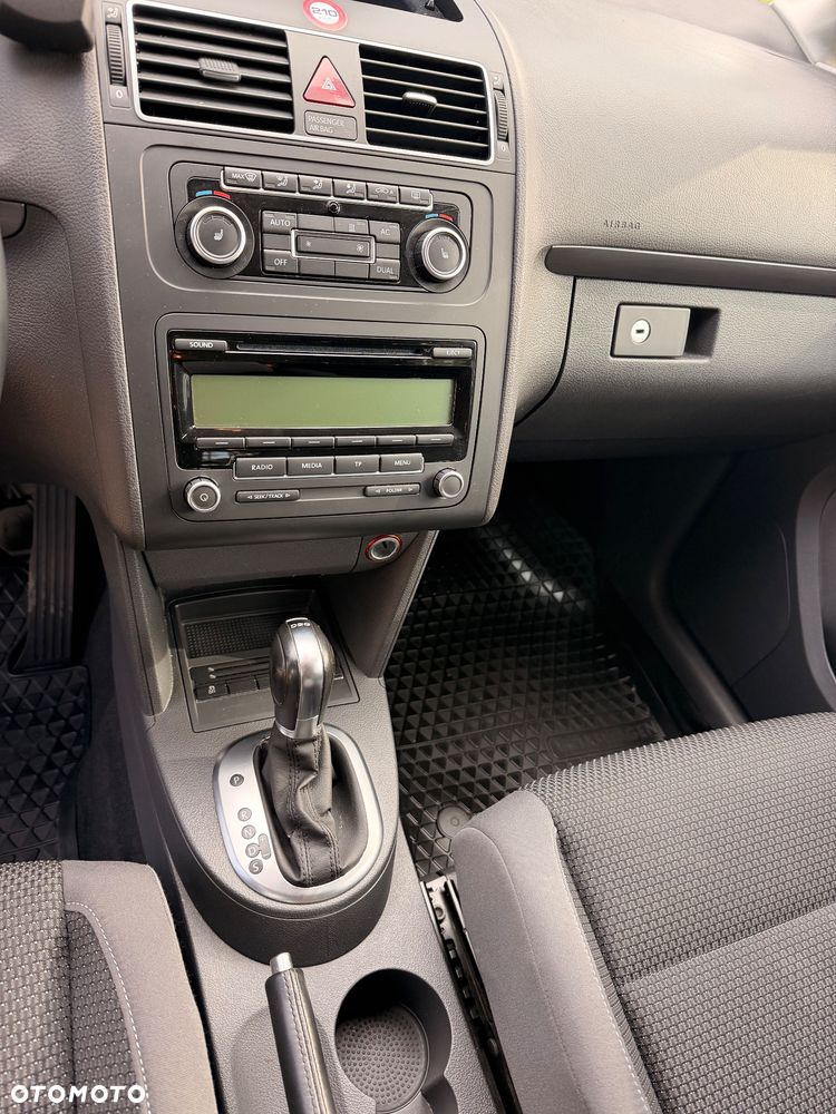 Volkswagen Touran - 16