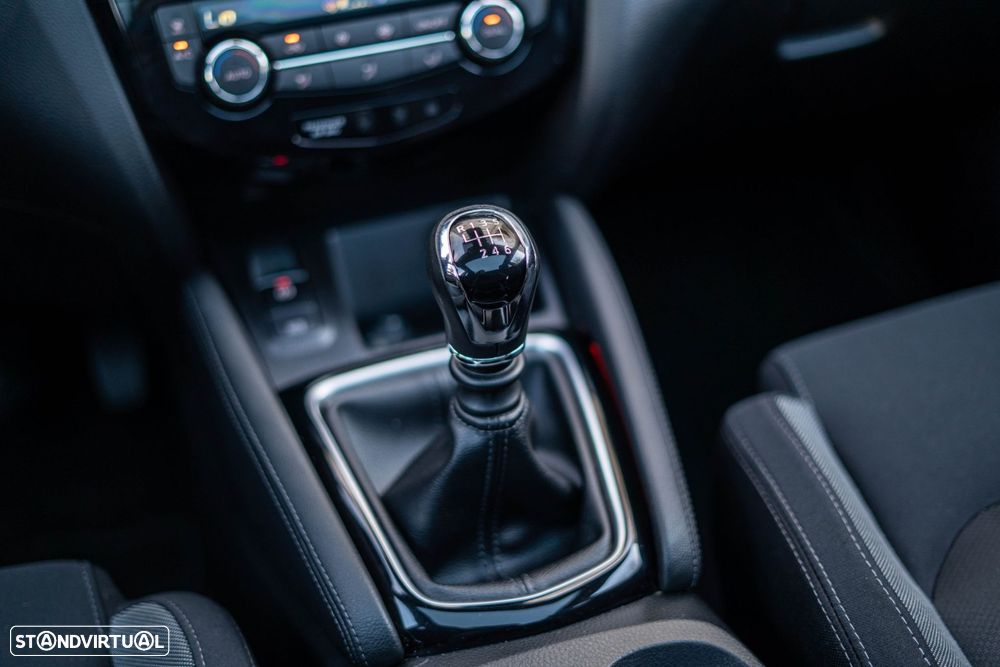 Nissan Qashqai 1.2 DIG-T N-Connecta 18 - 30