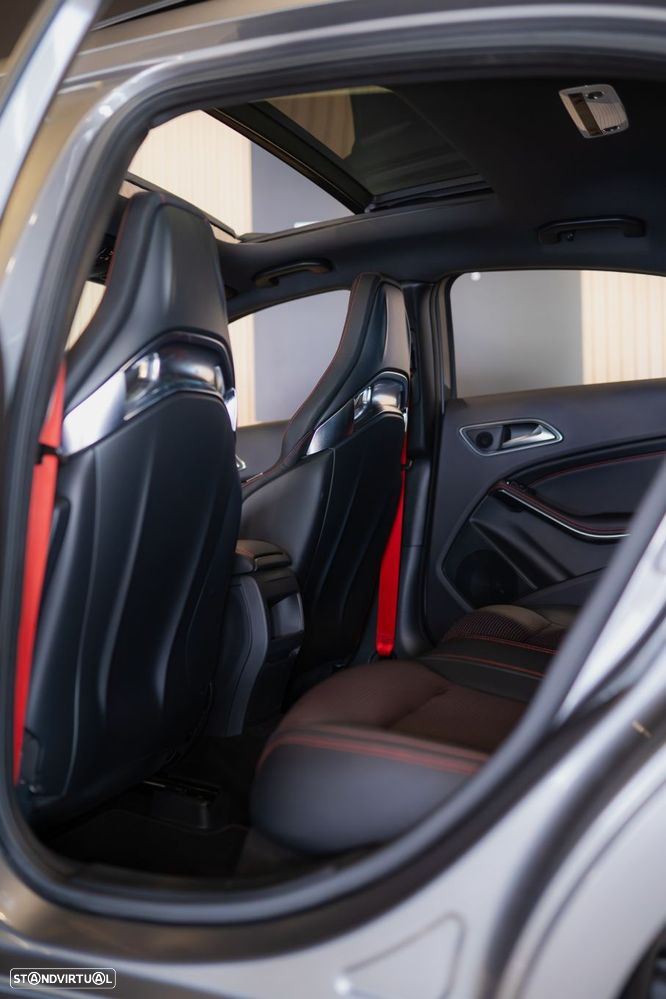 Mercedes-Benz A 45 AMG 4Matic Speedshift 7G-DCT - 23