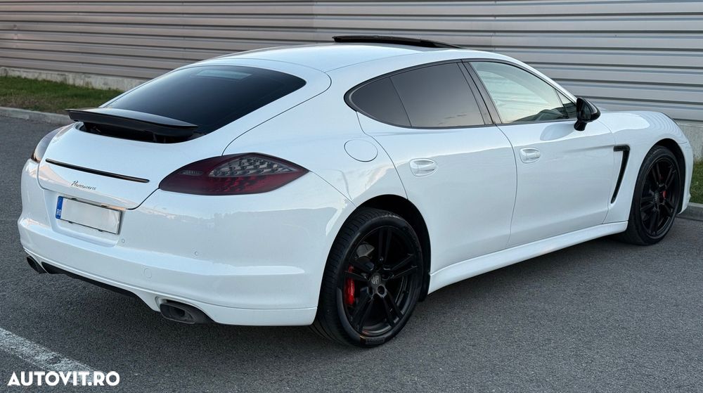 Porsche Panamera - 4