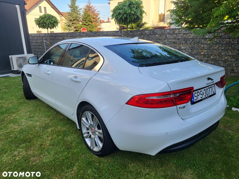 Jaguar XE - 5