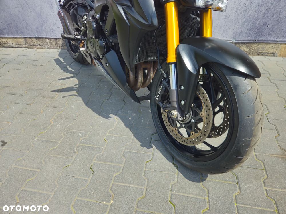 Suzuki GSX - 30
