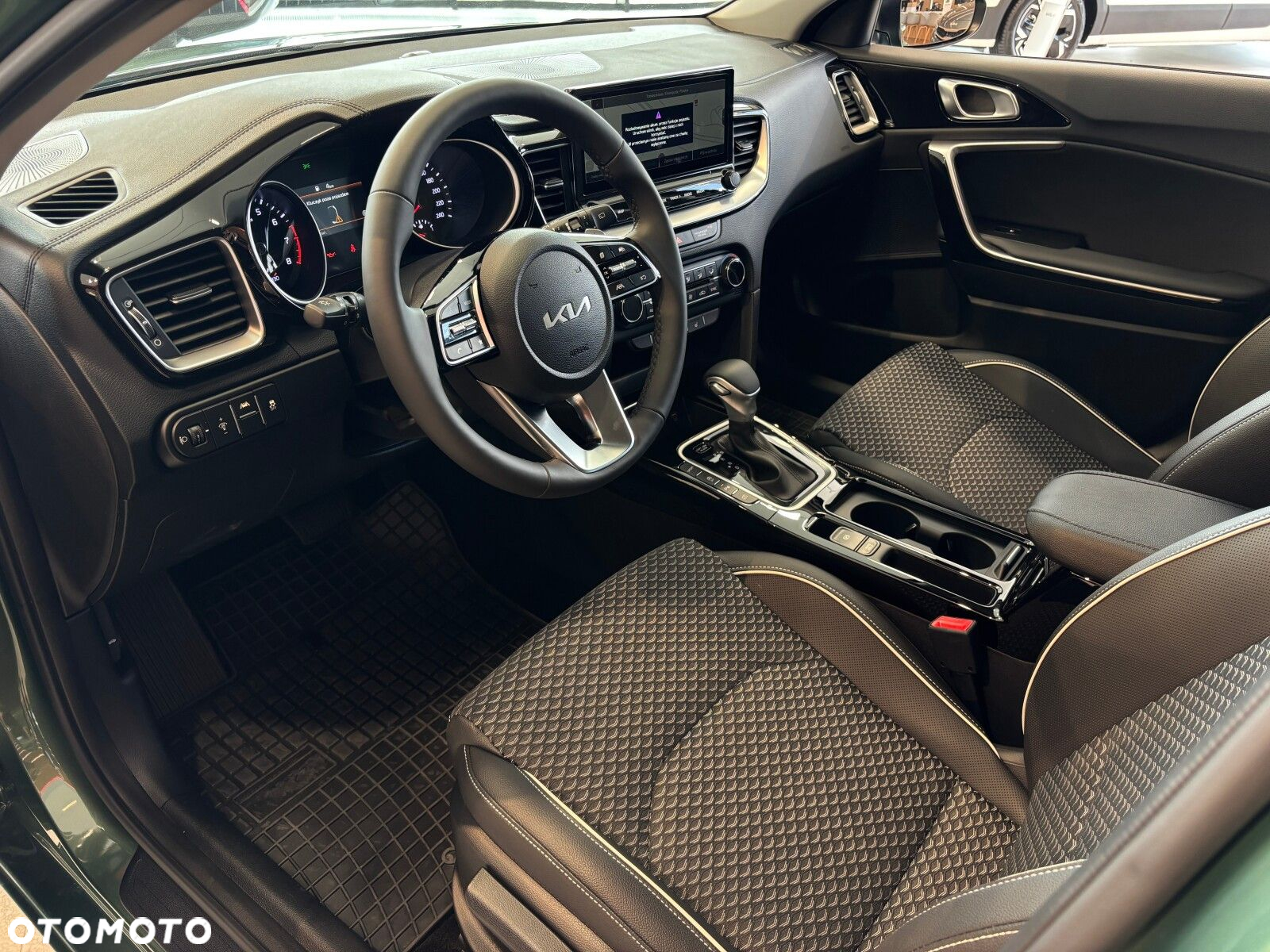 Kia Ceed - 10