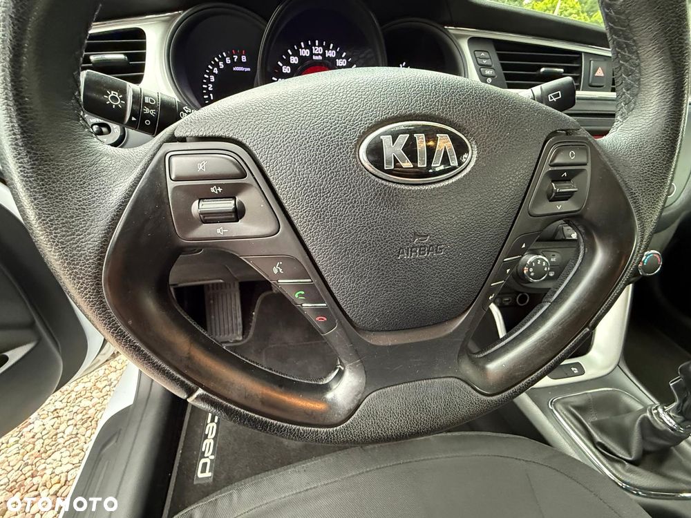Kia Ceed - 16