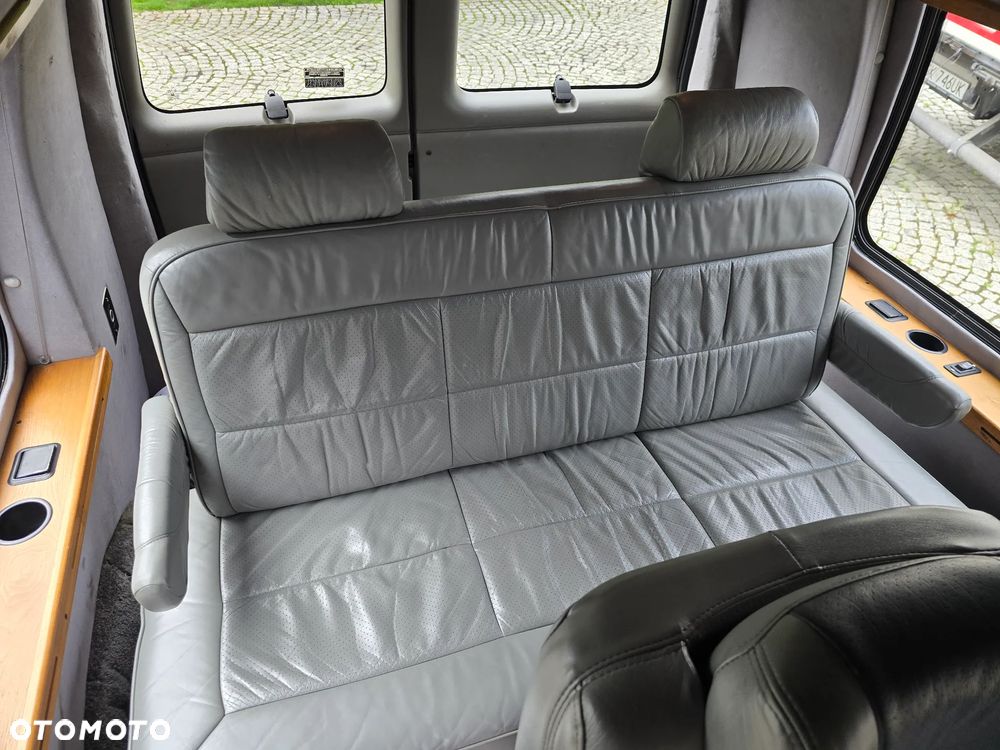 Chevrolet Express - 17